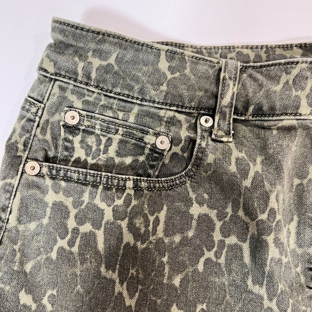 American Eagle Next Level Stretch Camouflage Animal Print Denim Mini Ski… - Picture 3 of 11